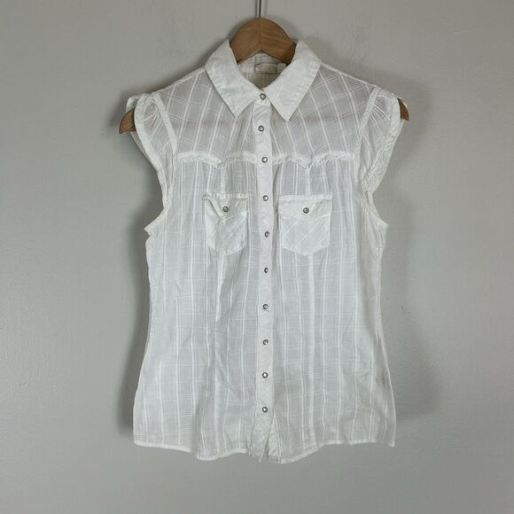 Mudd Tops - Mudd White Sleeveless Button-Up Lightweight Blouse